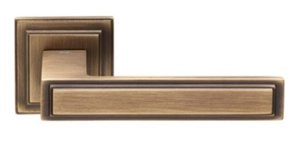 Дверная ручка DND Ginevra, на тонкой квадратной розетке neo, бронза матовая