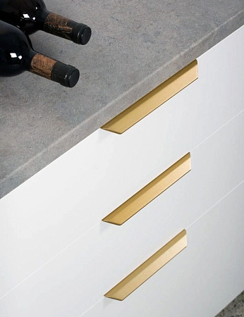 Мебельная ручка профиль накладная Viefe VANN м/о 256 мм L= 350 мм золото матовое